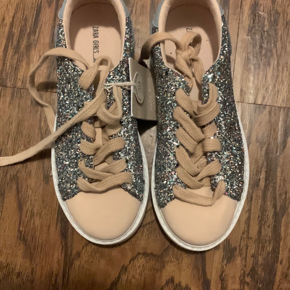 Girls Tennis shoes with sparkly sides
